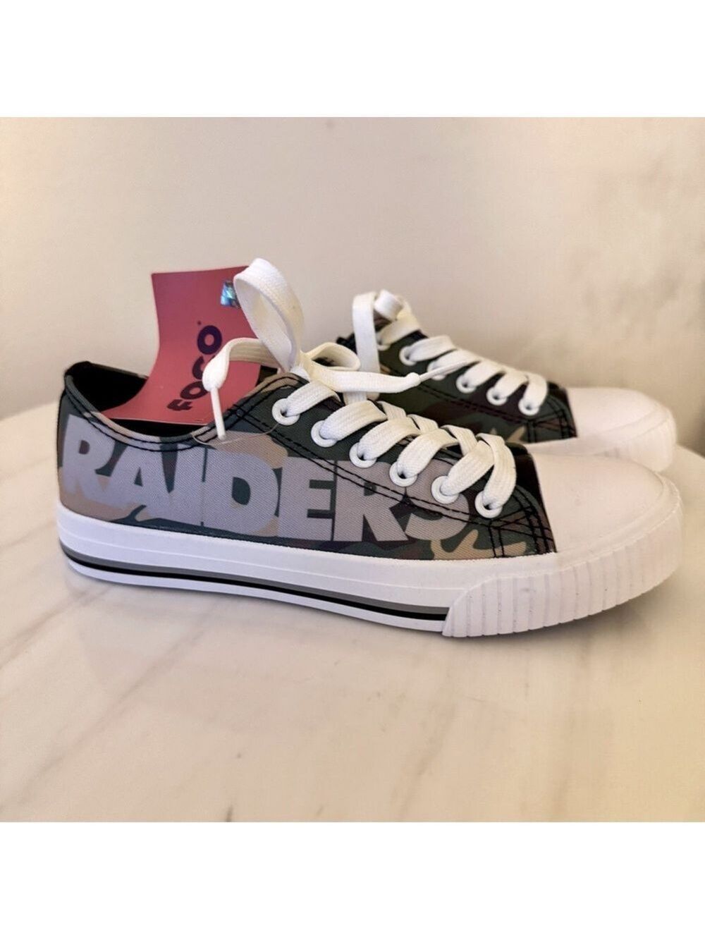 NEW WITH TAGS Las Vegas Raiders Camo Low Top Canvas Sneakers, Women’s Size 7 - Picture 3 of 9